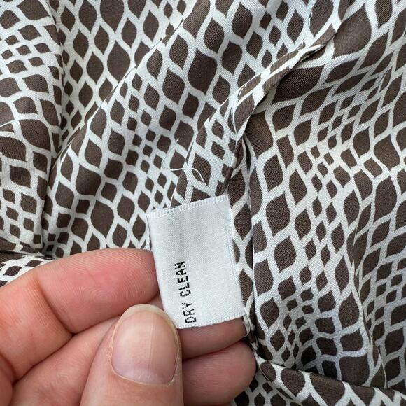 Talbots 100 % Silk Geometric Button-Down Shirt - Size 10 - Picture 6 of 7